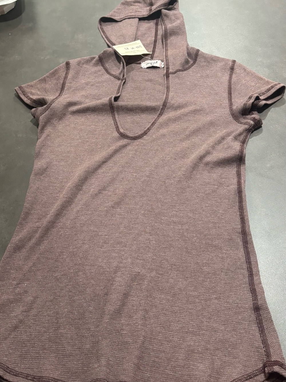 Short-Sleeve Hooded Thermal Top in Mauve